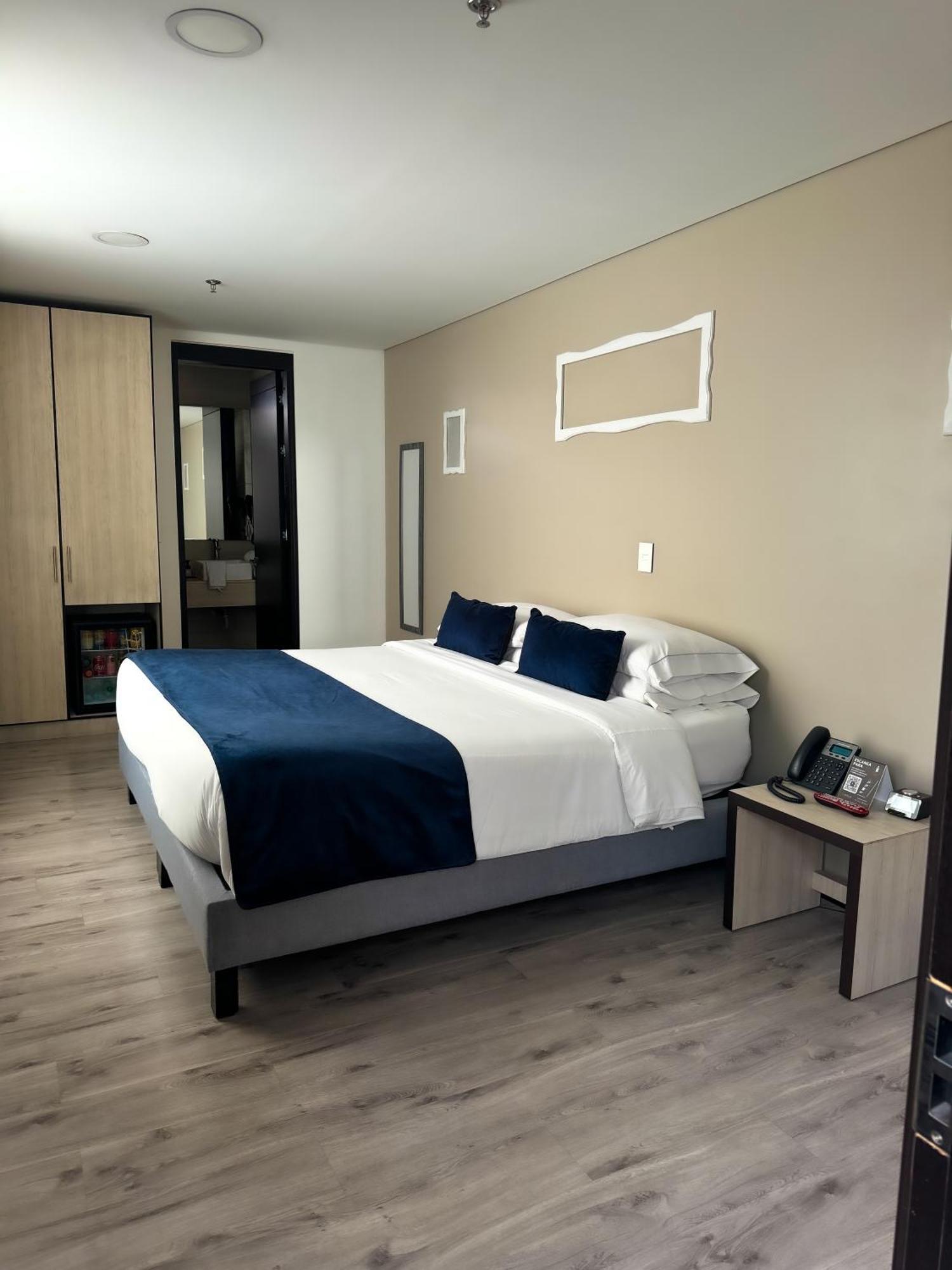 Hotel Wlh Silver Corferias Bogotá Dış mekan fotoğraf