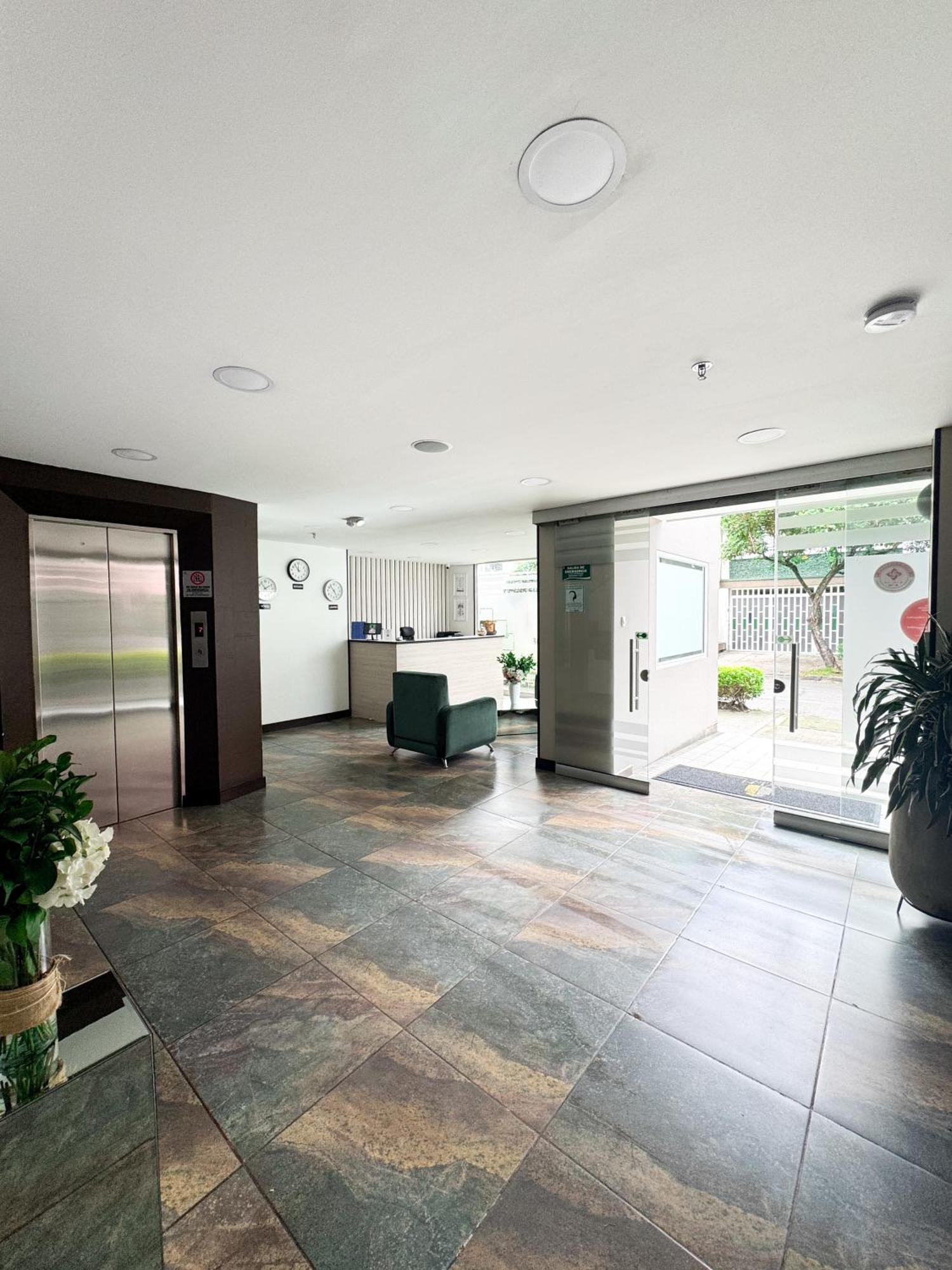 Hotel Wlh Silver Corferias Bogotá Dış mekan fotoğraf